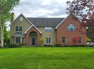 4024 Windsor Dr, Niskayuna, NY 12309