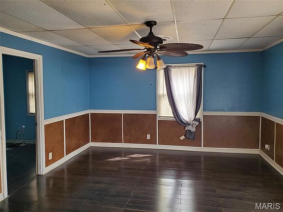 3rd image of 1121 Saint Helena Dr