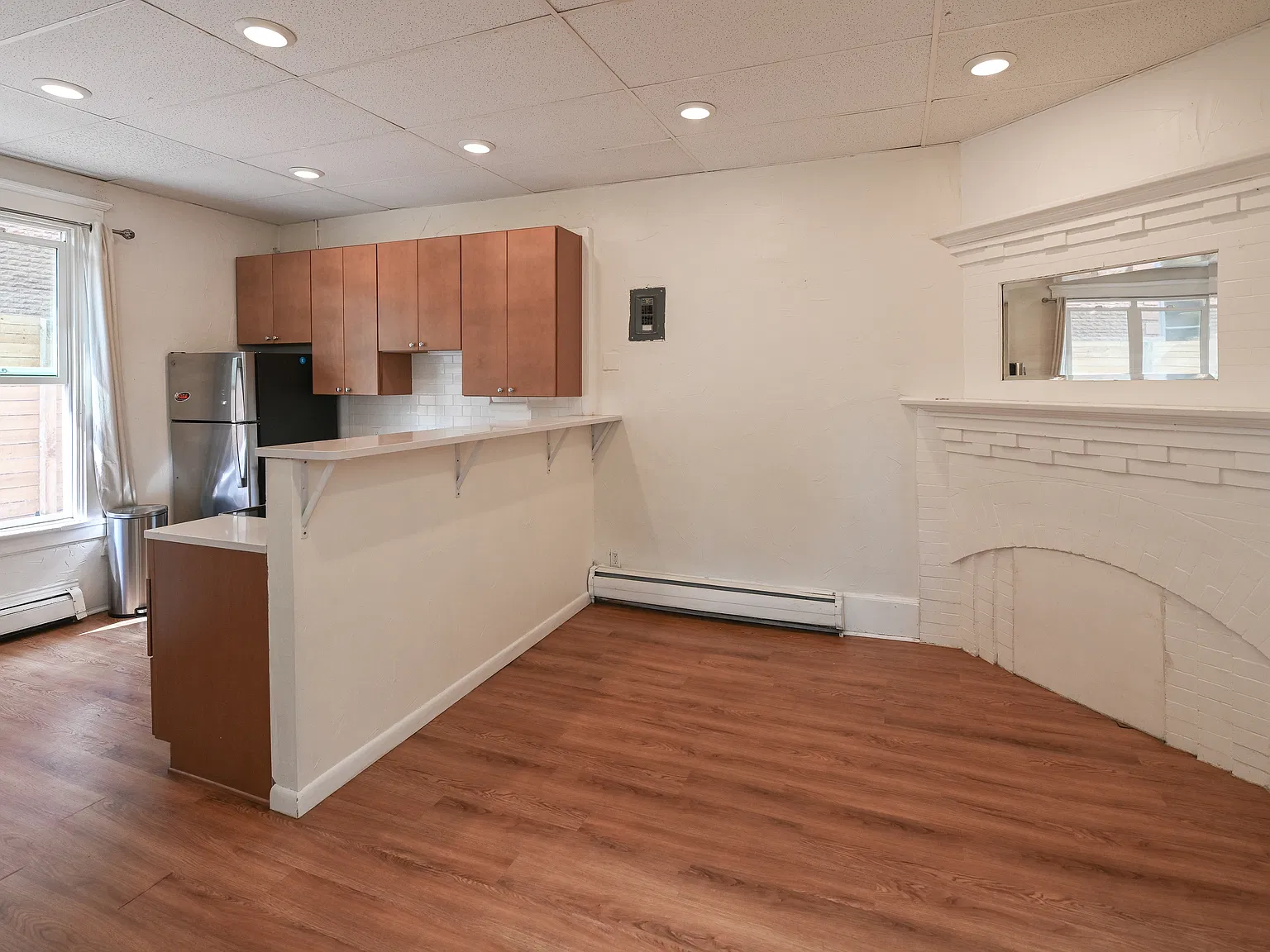 7 bed, 2212 sqft, $12,600 — Photo 2