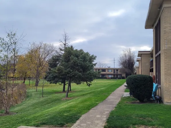 14 King Arthur Ct APT 12, Northlake, IL 60164