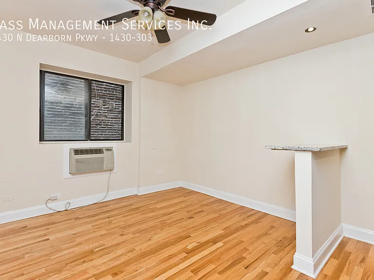 1430 N Dearborn Pkwy — Photo 81