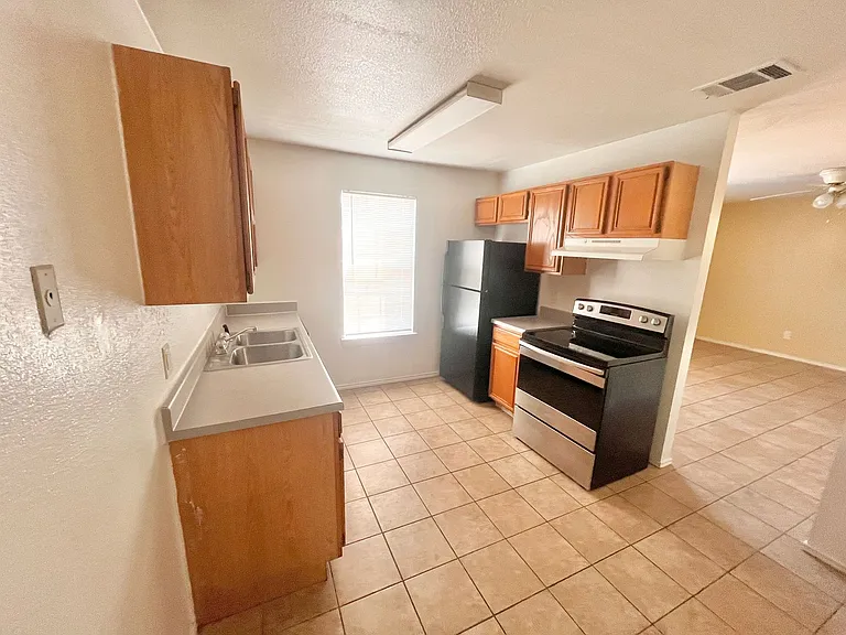 1703 Benttree Dr #B — Photo 7