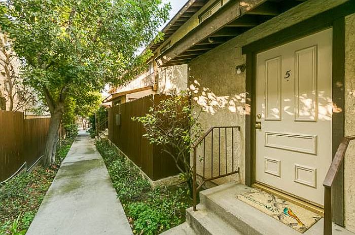 1st image of 981 E Villa St APT 5