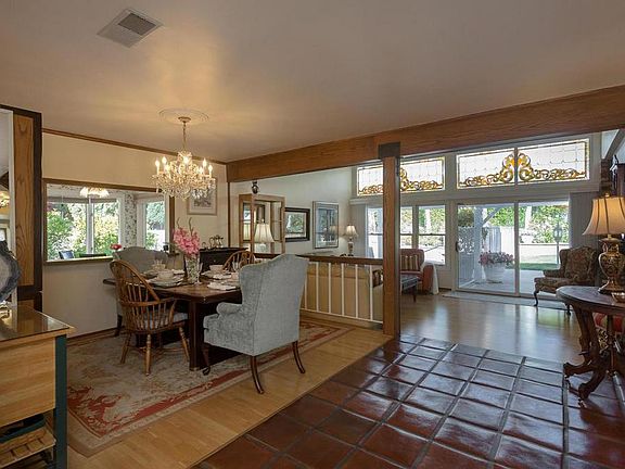 5th image of 914 Blue Spring Dr