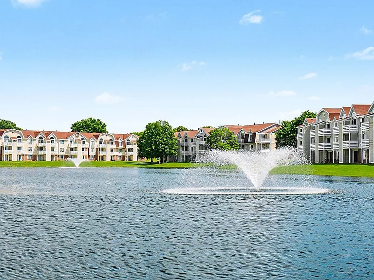 Indian Lakes Apartments — Photo 52
