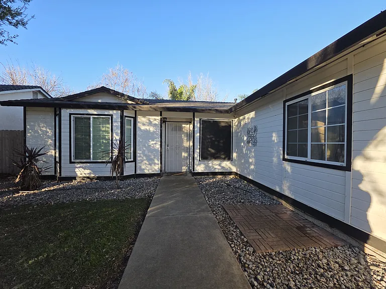 303 W Pinon St — Photo 2