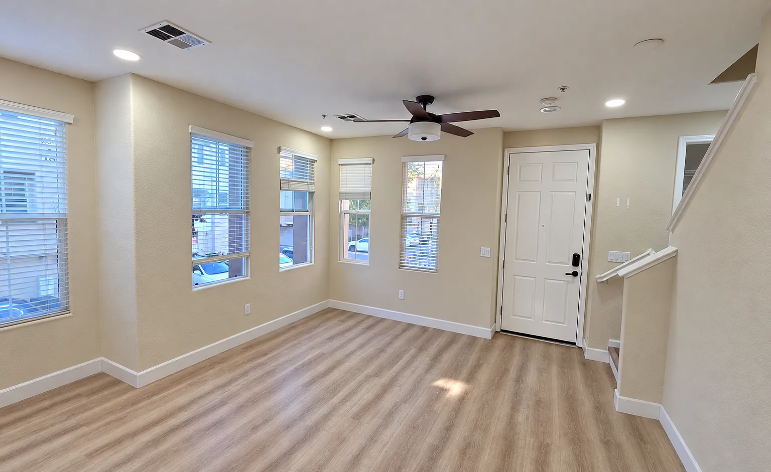 3 bed, 1280 sqft, $4,000 — Photo 2