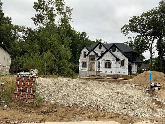 2nd image of 54045 Deadwood Ln