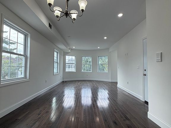 5th image of 911 Monroe Ave Floor 2