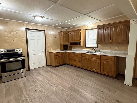 4th image of 1202 W Division St