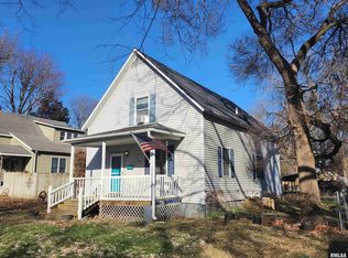 114 Oglesby Ave, Lincoln, IL 62656