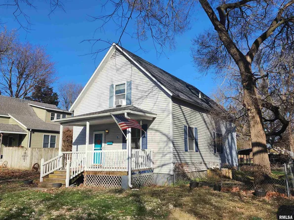 114 Oglesby Ave, Lincoln, IL 62656