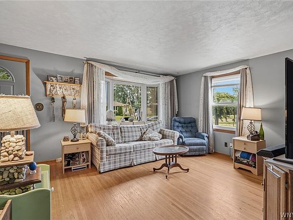 4th image of 209 Darwin Dr