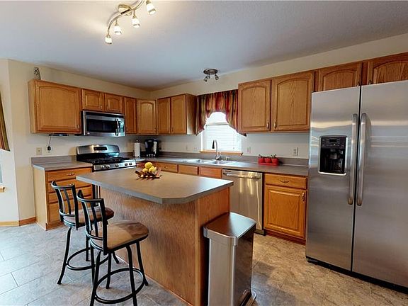4th image of 945 Chadwick Ln
