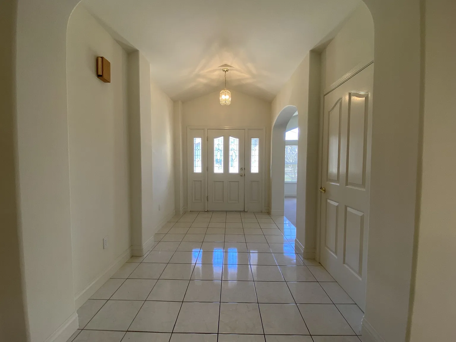 3 bed, 2552 sqft, $2,800 — Photo 3