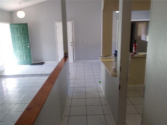 4th image of 730 Lakeside Dr