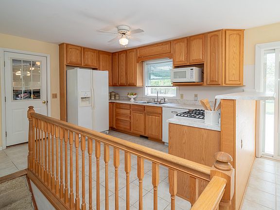 5th image of 2921 Hill An Brook Dr