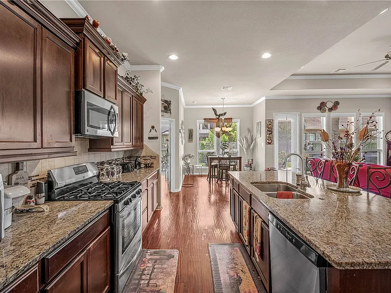 2527 Warkworth Ln — Photo 6
