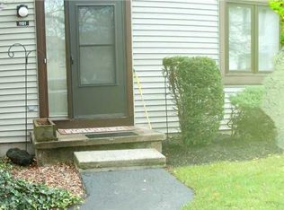 1151 Charlesgate Cir, East Amherst, NY 14051