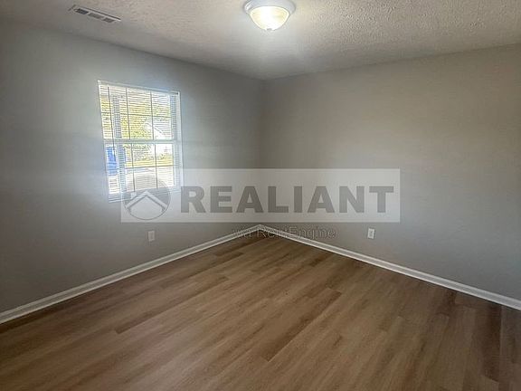 4th image of 31 Hurley St #10