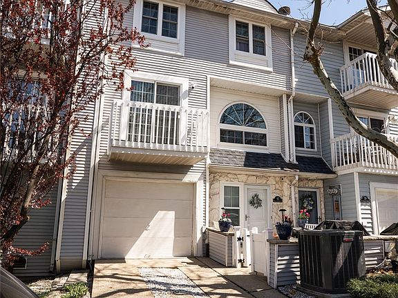 2nd image of 41 Country Dr N