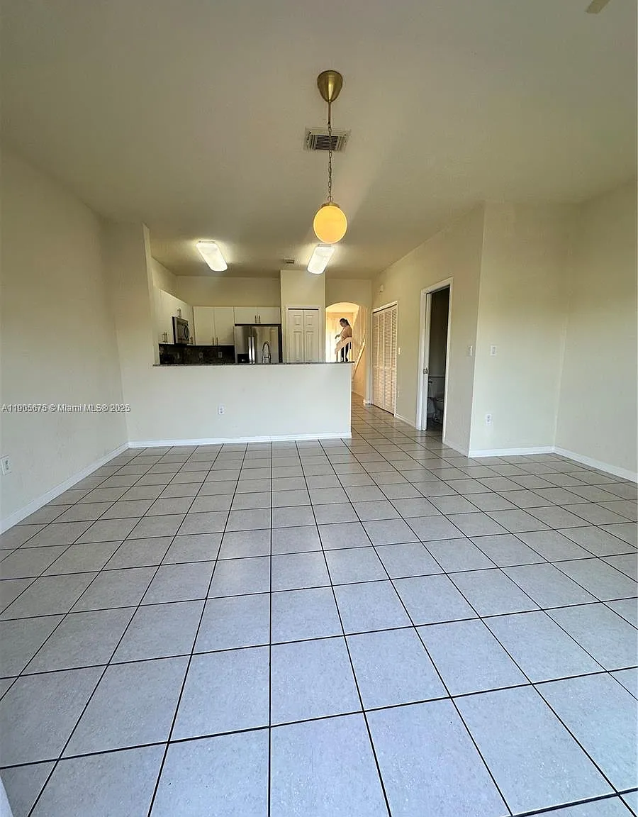 NW 108th Pl, Doral — Photo 2