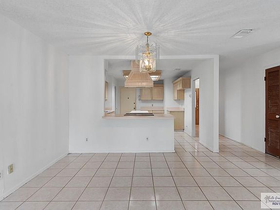 5th image of 85 Westchester Cir