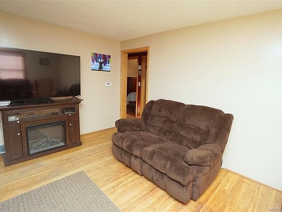 5th image of 801 Pioneer Dr