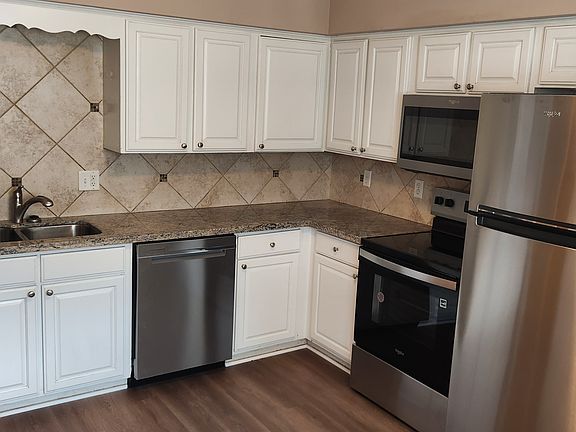 4th image of 11415-17 Elm St #11417