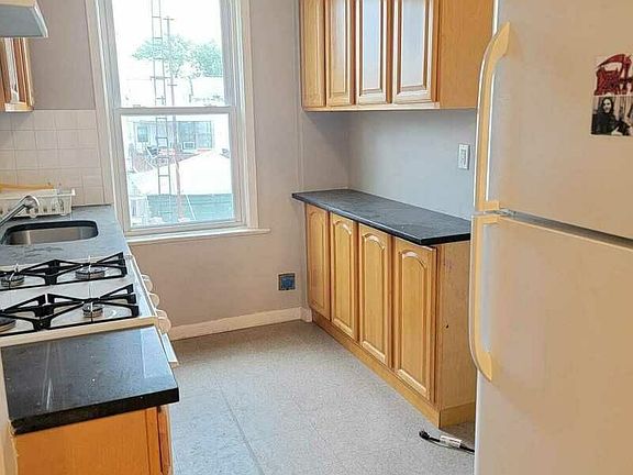 5th image of 2813 48th St #2