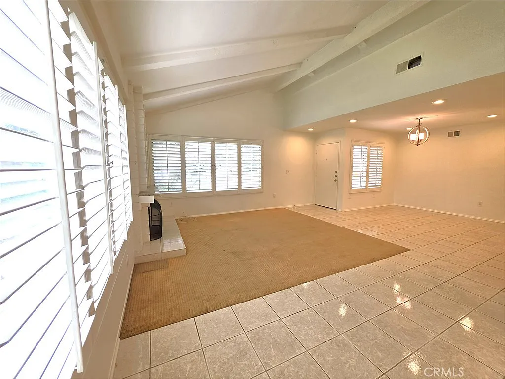 3 bed, 1400 sqft, $4,488 — Photo 3