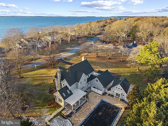 3rd image of 228 Prospect Bay Dr W