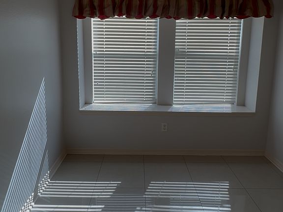 Kitchen dining area