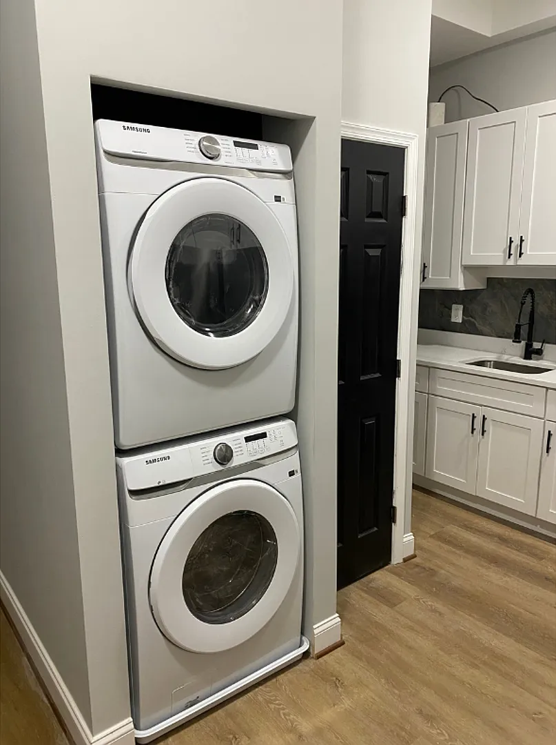 2326 McCulloh Street $850 Available (Private Bath) — Photo 2