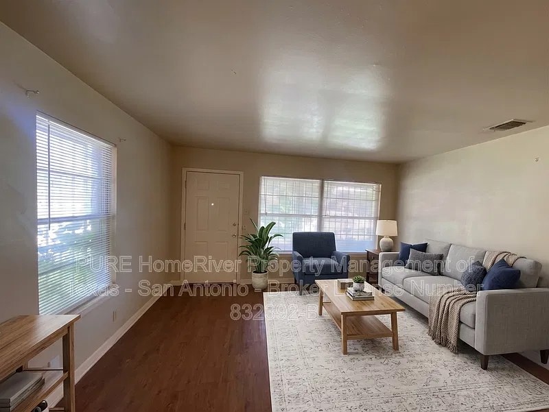 2 bed, 1.0 bath, 846 sqft, $1,095 — Photo 1
