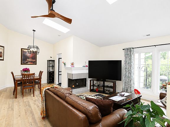 3rd image of 466 S President St APT 304