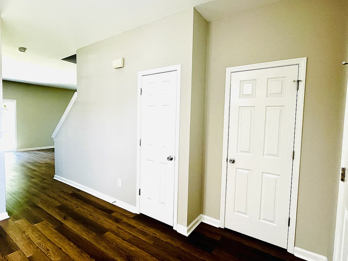 Building Photo - 1044 Jade Ln