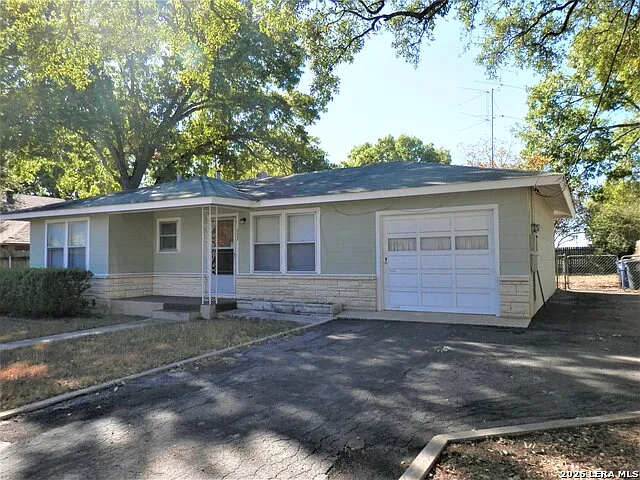 Building Photo - 555 N Union Ave