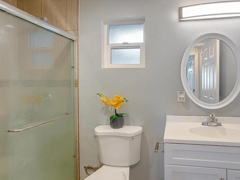 Shared bathroom 2