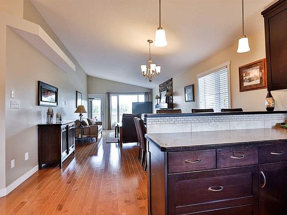 4th image of 111 Firelight Way W