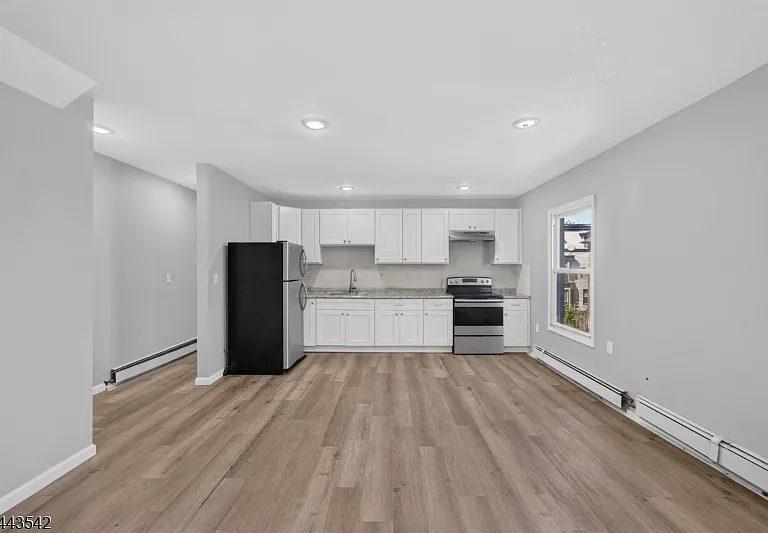 439 7th Ave #R2 — Photo 2