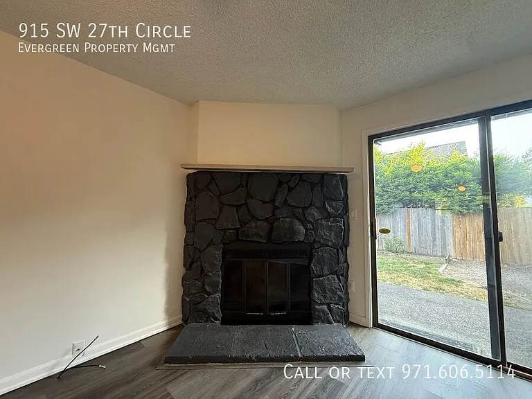 915 SW 27th Cir — Photo 11