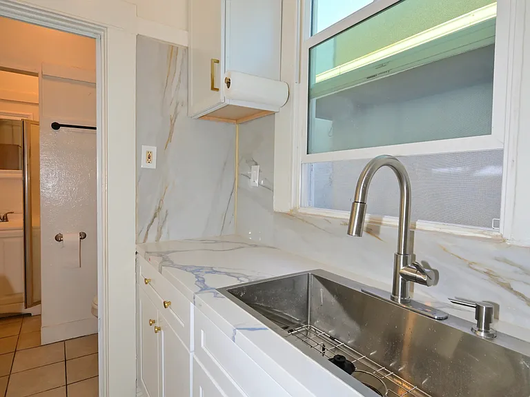 Brand NEW KITCHEN w/ beautiful milano quartz countertop + high-end tiled backsplash