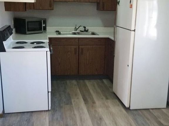 2nd image of 205 Cass St N APT 1