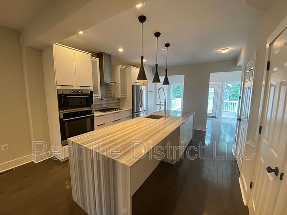 2nd image of 1515 Neal St NE