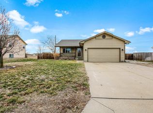209 Wheatridge Dr, Newton, KS 67114