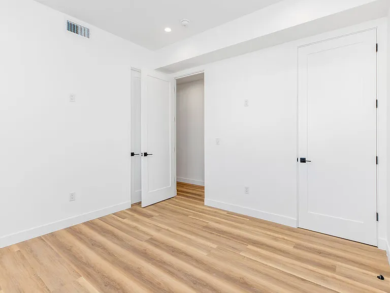 5223 W 20th St — Photo 16
