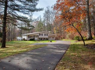 61 Old Meadow Plain Rd, Simsbury, CT 06070