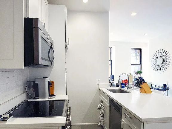 4th image of 165 Mulberry St APT 4