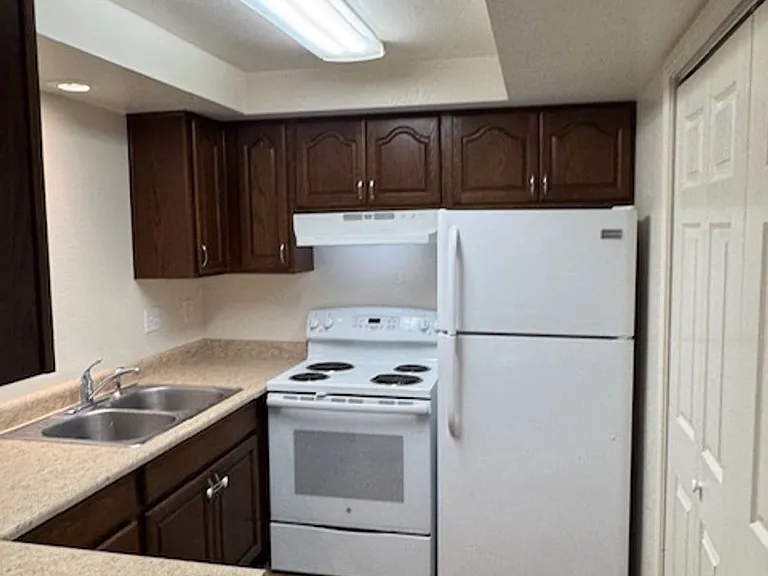 600 W 1st St #9 — Photo 5